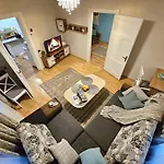 Apartman Old Town Rustic Elegance By The Livu And Dome Squares *